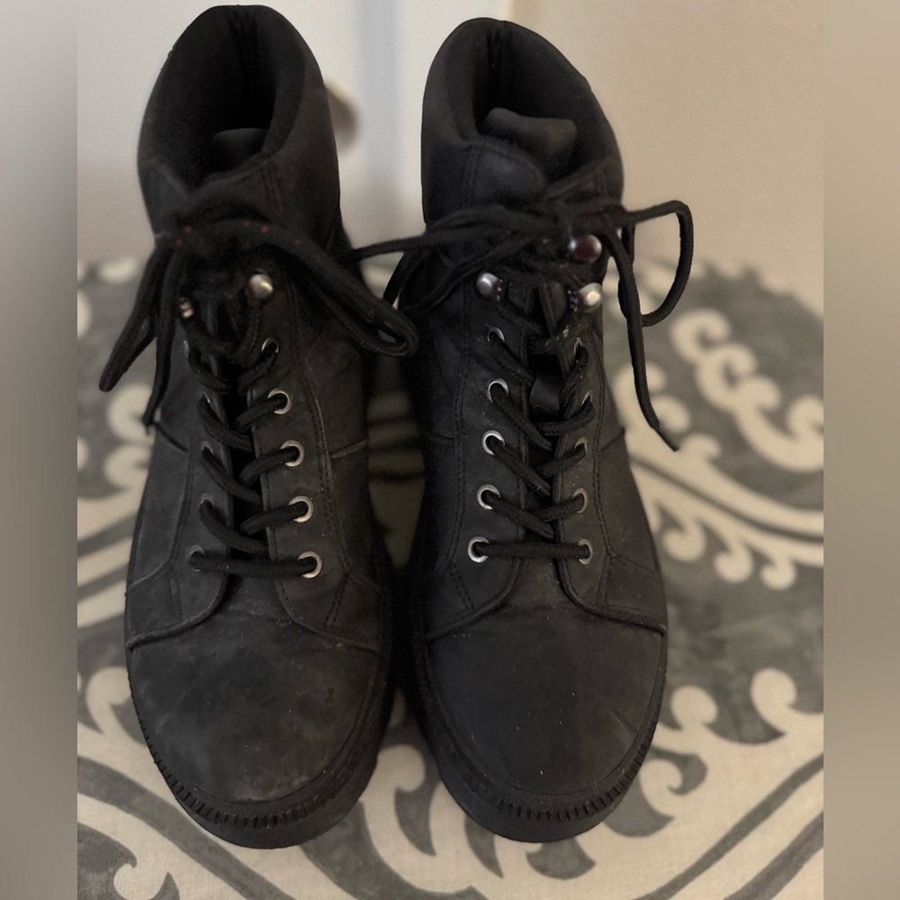 Women’s high top boot